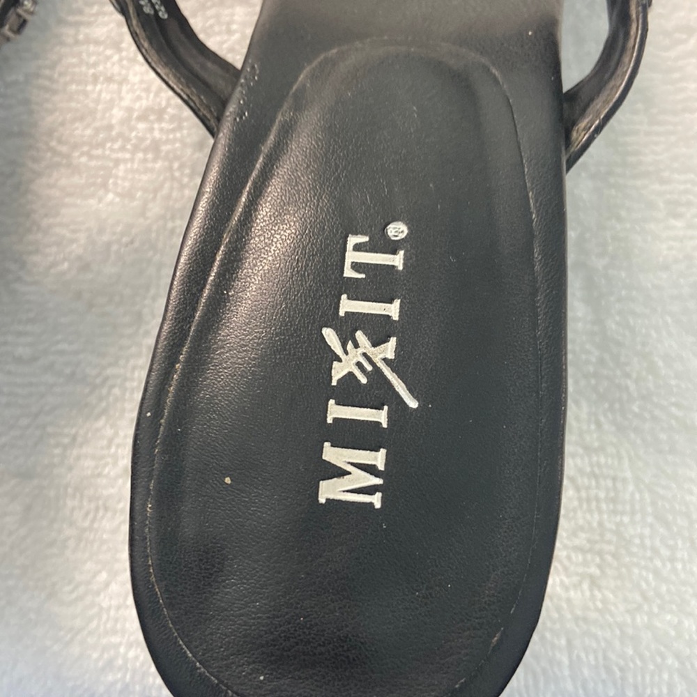 Mixit between the toe sandals with rhinestones.
